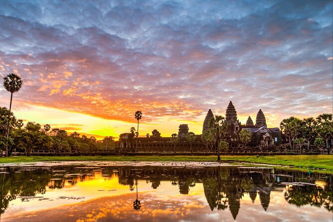 Siem Reap: Angkor Sunrise Tour by Bike with Breakfast & Lunch - An Authentic Way to Explore Angkor Wat