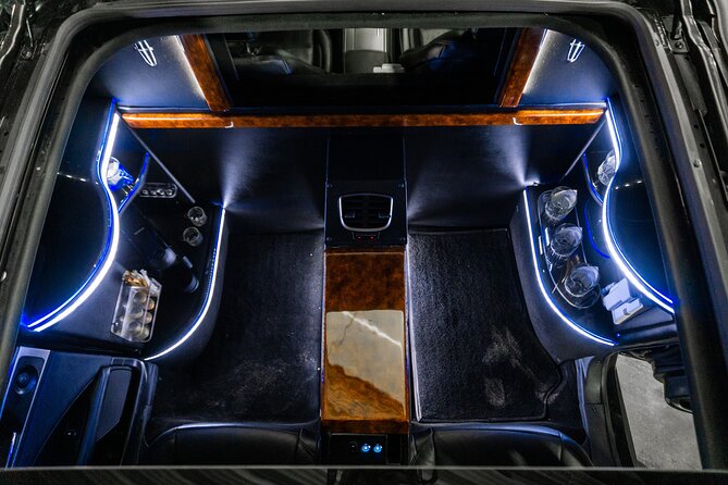 Lincoln Stretch Limo from Akumal to Cancun Airport - Who Should Book This?