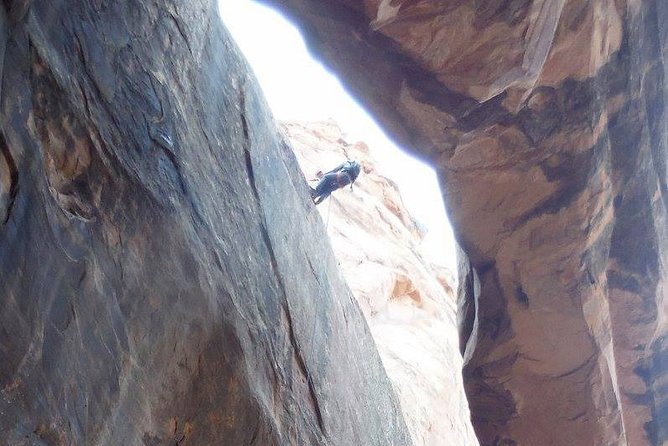 Moab Rappeling Adventure: Medieval Chamber Slot Canyon - The Scenery and Experience: Visualizing the Adventure
