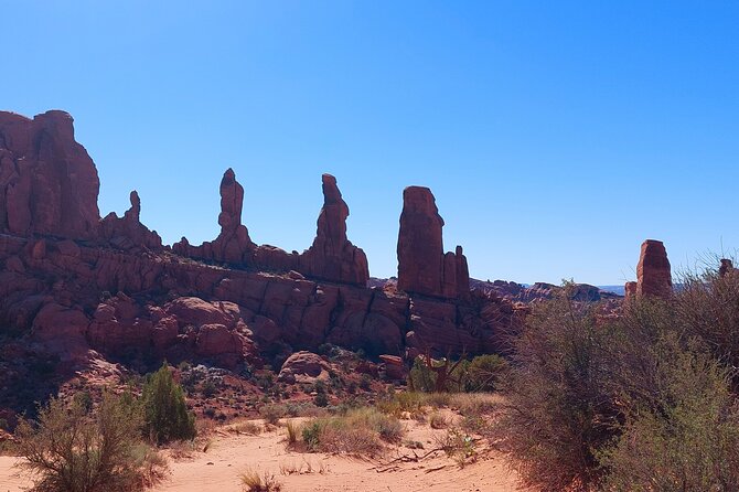 Discover The Hidden Arches: Solitaire Arches Private Desert Hike - Key Points