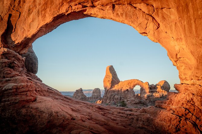 3-Hours Sunset Arches National Park Pavement Sights Tour - Key Points