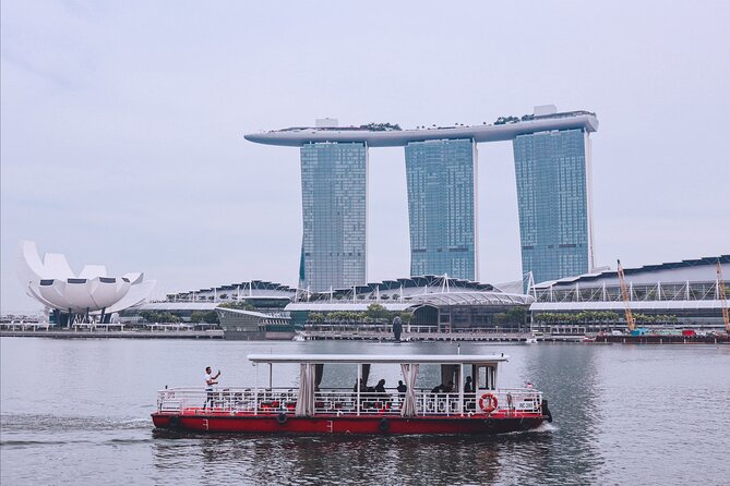 Singapore Starry Night : Cruise, Garden Rhapsody & Spectra Show - Exploring Singapores Iconic Landmarks: Merlion Park and Victoria Theatre