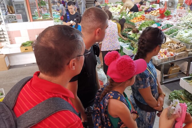 Small Group Chinatown Walking Tour with 6 Delicious Food Tastings - The Food Tastings and Cultural Stops: Why They Matter