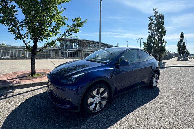 From Banff: Hassle-free Private Transfer to Calgary YYC Airport - Vehicles and Comfort