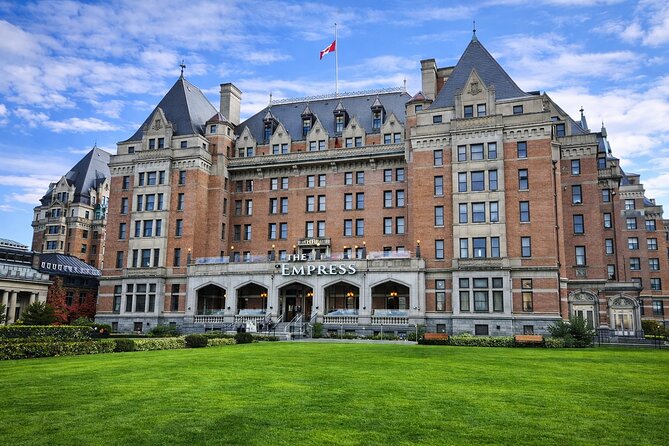 Victoria Highlights: Butchart Gardens, Empress, Chinatown. 1-6pax - A Deep Dive into the Victoria Highlights Tour