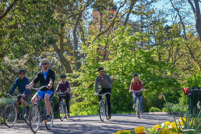 Victoria City Highlights Bike Tour - Castle, Hoods & Legends - Key Points