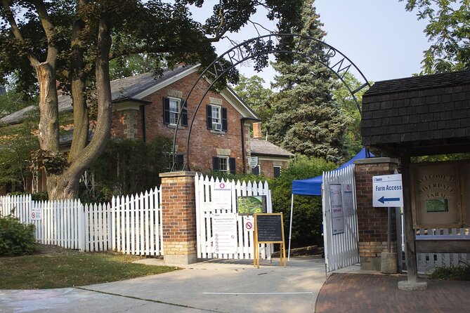 Toronto Discovery District 2hr Walking Tour - Who Should Consider This Tour?