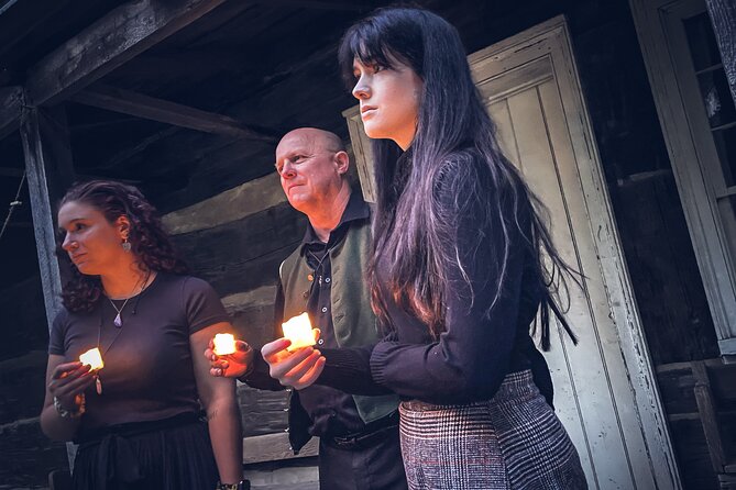 Paranormal Investigation Alone in the Dark at Black Creek - Paranormal Investigation Alone in the Dark at Black Creek: A Genuine Ghostly Encounter