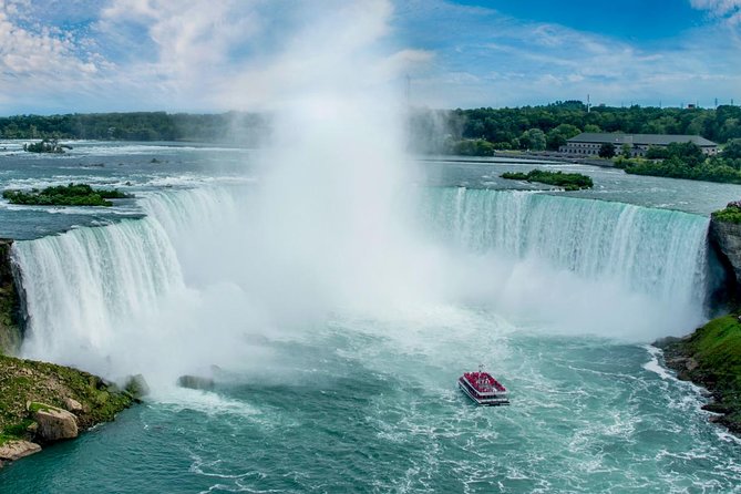 Guided Day Trip to Canadian Side of Niagara Falls from Toronto - An In-Depth Look at the Tour Experience