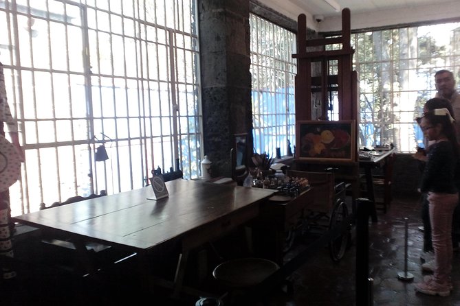 Frida Kahlo and Floating Gardens Tour with Transportation - Who Should Consider This Tour?