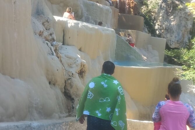 Sunrise in Tolantongo Grottoes with pick-up from your hotel - FAQ