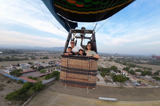 Balloon flight over Teotihuacan + Breakfast in Cueva + Transportation - Analyzing the Value