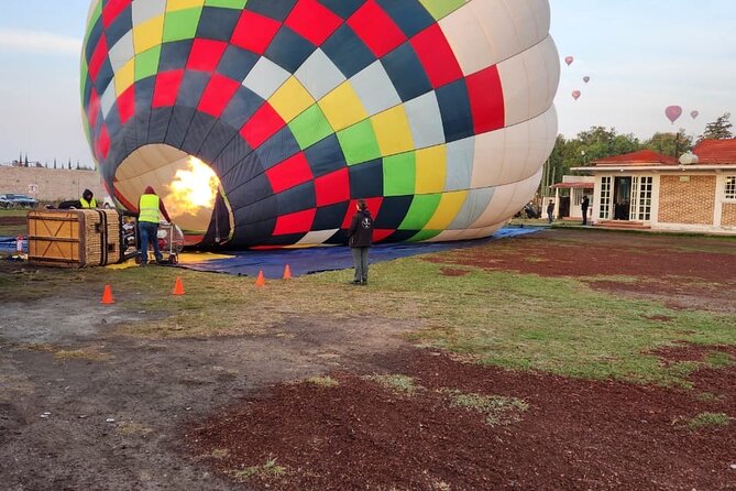 Balloon flight over Teotihuacan + Breakfast in Cueva + Transportation - Frequently Asked Questions