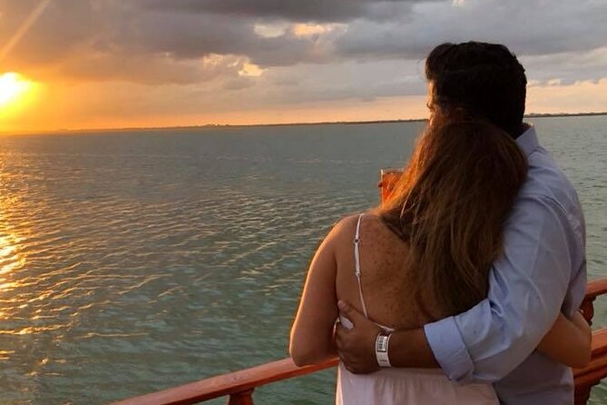 Sail Under Light of the Moon & Enjoy a Romantic Dinner in Spanish Galleon - Who Is This Tour Best For?