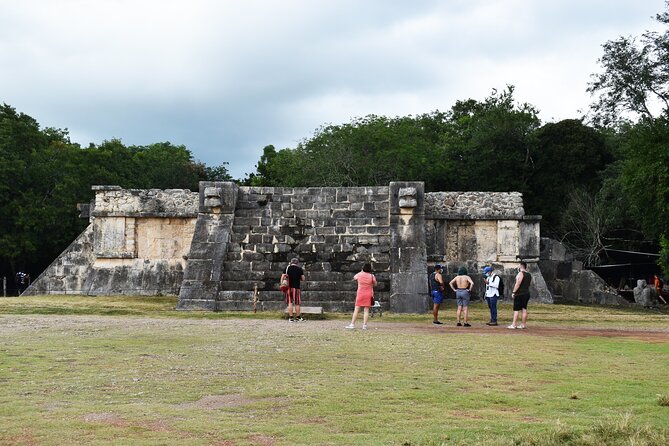 Discover Chichén Itzá & a Sacred Cenote. Lunch and transportation included. - What reviews reveal about the experience