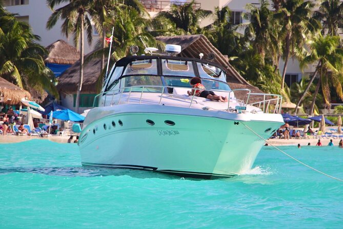 Beautiful Yacht SeaRay 48ft / 15PAX 25P16 - An In-Depth Look at Your Cancun Yacht Experience