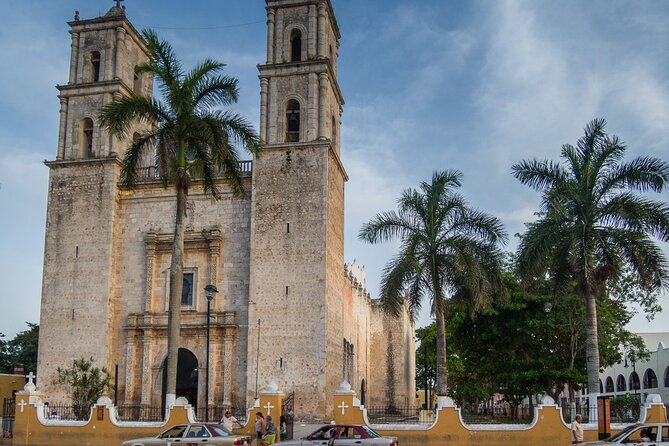 Tour Chichen Itza, 2 Cenotes, and Valladolid from Cancun - Key Points