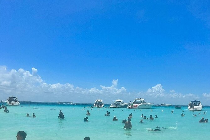 Catamaran Cancun to Isla mujeres Lunch OpenBar and Snorkeling - Party Atmosphere on the Boat