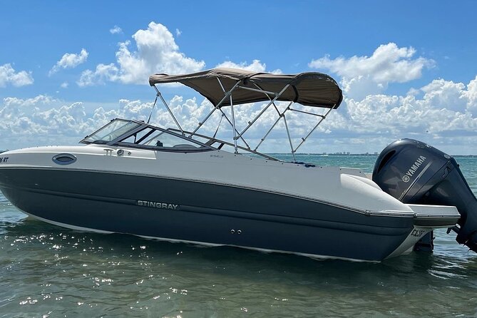 24 Ft Miami Bay: Private Boat, Gas Included , 8 people, Captained - Conclusions: Who Will Love This?