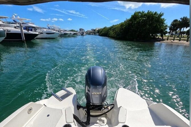 24 Ft Miami Bay: Private Boat, Gas Included , 8 people, Captained - Breaking Down the Miami Bay Private Boat Experience