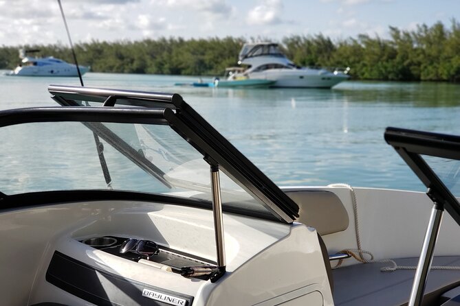 42 Ft Private Yacht Miami, rent for 2 our 4 hours, for 12 people - Why This Private Yacht Experience Stands Out
