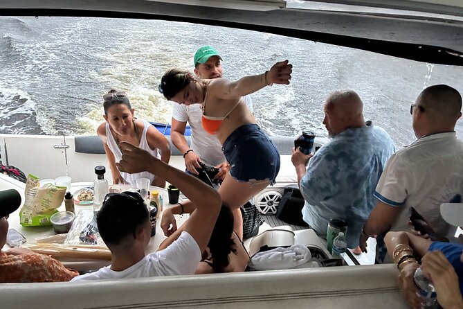 Private Yacht Charter in Miami Sea Ray 500 Sundancer - Exploring the Miami Yacht Experience