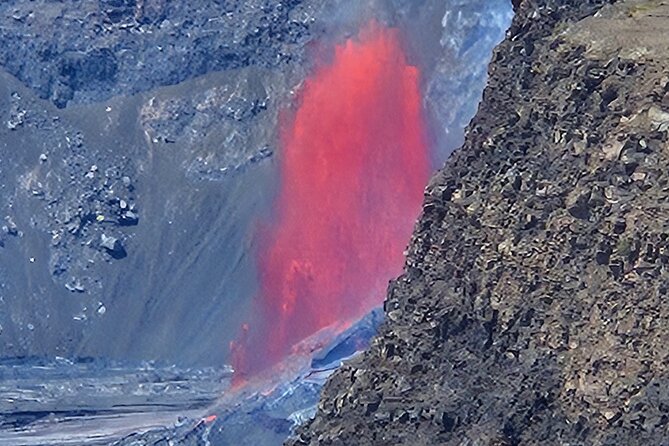 Big Island Waterfalls, Blacksand Beaches, Lava Tubes & Volcanoes - Key Points