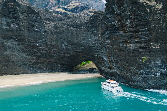 Lady Kailani Luxury Catamaran: Na Pali Morning Snorkel Tour - Exploring the Itinerary: What to Expect on the Lady Kailani