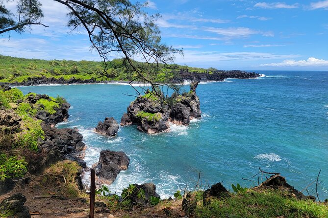 Road to Hana Rainforest, Black Sand Beach, Waterfalls & Lunch - Key Points