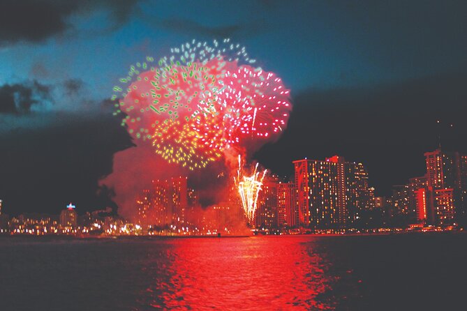 Friday Fireworks Dinner Sail from the Hilton Hawaiian Village - An Unforgettable Waikiki Fireworks Experience on the Water