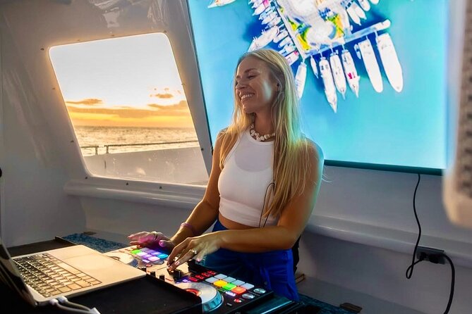 Waikiki Sunset Cruise With Live Music Entertainment from Oahu - Waikiki Sunset Cruise With Live Music Entertainment from Oahu