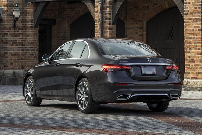 Private Transfer: Waikiki to Honolulu Airport HNL by Sedan - The Sum Up