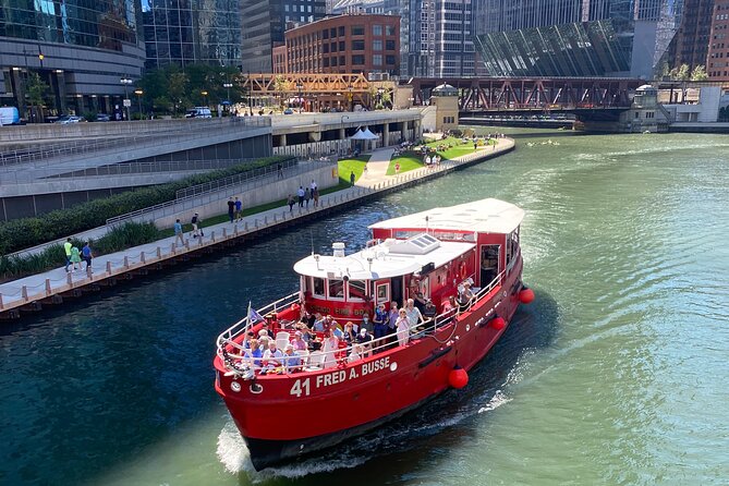 Historical and Architectural Chicago Fireboat River/Lake Cruise - Discover Chicago from the Water on a Historic Fireboat Tour