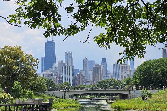 Lincoln Park Nature Museum & Zoo Private Walking Tour - Practical Details: What to Expect