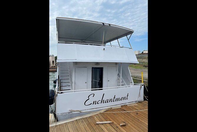 Chicago Skyline Tiki Chic Party Cruise on Lake Michigan - FAQ Section