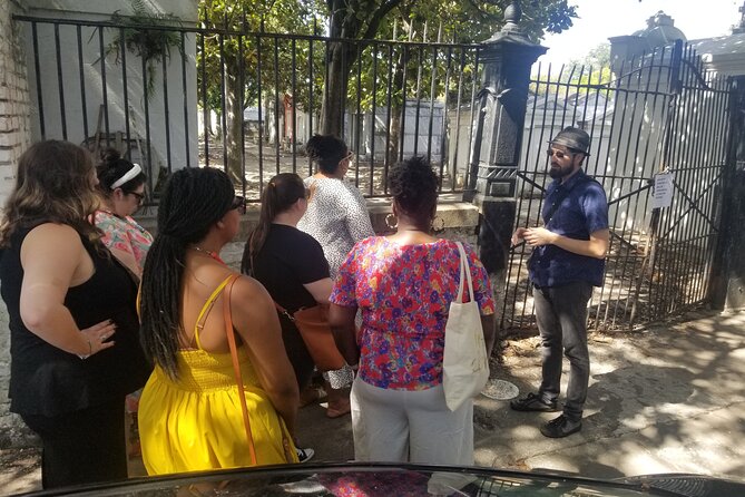 Garden District Secrets and Scandals Tour - Exploring the Garden District: What to Expect