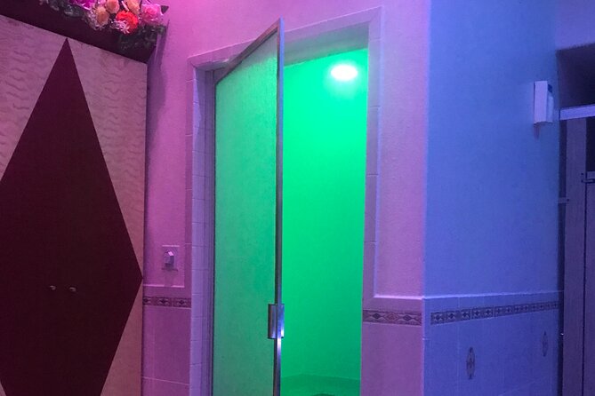 Private Spa Experience with Jacuzzi, Sauna and Hot Stone Massage - Key Points