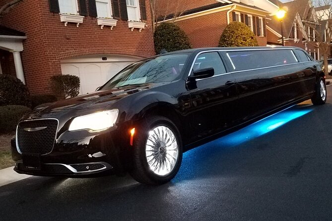 Las Vegas Strip at night like a Star with champagne by luxury limo - 3 or 5 hrs - Who Should Consider This Experience?