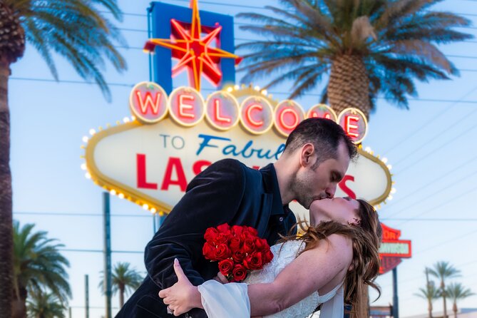 Get Married at the Fabulous Las Vegas Sign + Photos - Introduction