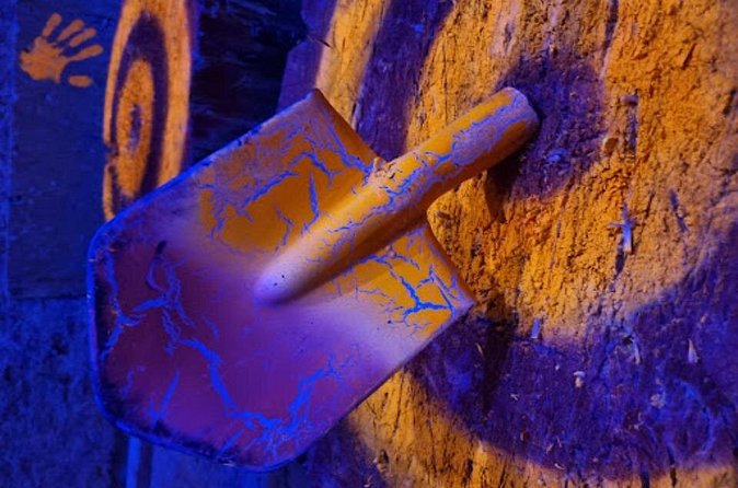Axe Throwing Las Vegas Neon - The Sum Up