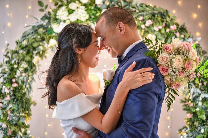 Las Vegas Wedding at The Little Vegas Chapel - Las Vegas Wedding at The Little Vegas Chapel: A Fun, Authentic Vow Exchange in the Heart of Vegas