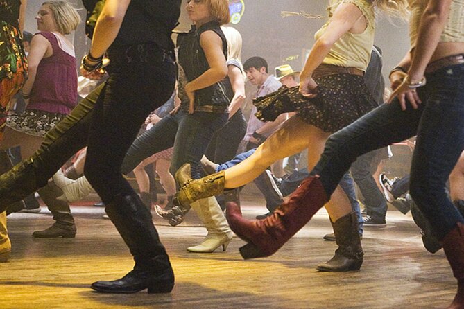 Las Vegas Country Bar Crawl by Party Bus w/ Free Drinks - Who Will Love This Tour?