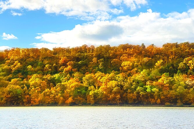 NYC Fall Foliage Cruise: Experience Autumn's Beauty - An Immersive Look at the NYC Fall Foliage Cruise