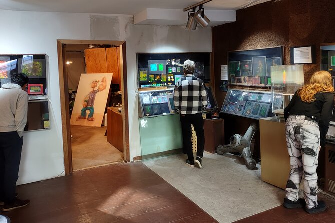 Tour of Dr. Laser's Holographic Studios and Laser Lab - Why This Tour Offers Great Value