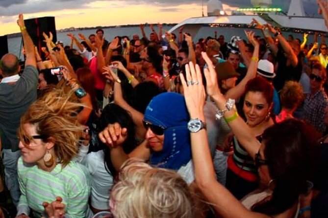 Statue of Liberty Boat Party in NYC - Key Points
