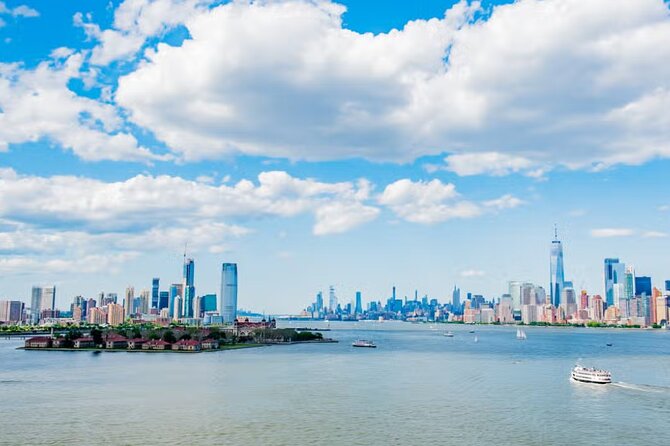 Statue of Liberty and Ellis Island Tour - A Closer Look at the Statue of Liberty and Ellis Island Tour