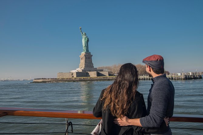 New York City Holiday Brunch Cruise on Classic Boat - Key Points