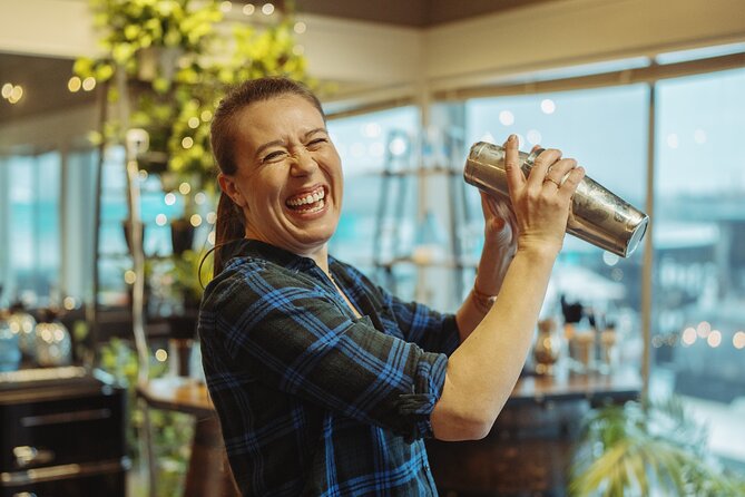 Seattle Hands On Cocktail Class - Seattle Hands-On Cocktail Class: A Practical and Fun Way to Master Mixology