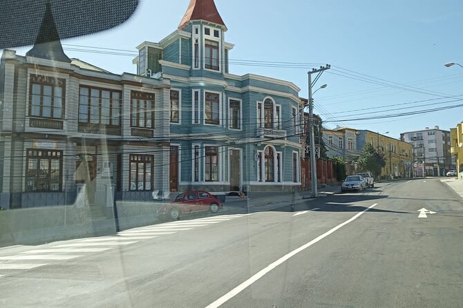Private Tour Valparaiso and Viña del Mar wine shop in white house - Key Points