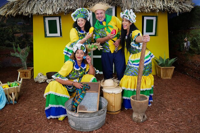 Photoshoot Activity with Traditional Curacao Attire - Authenticity and Cultural Significance